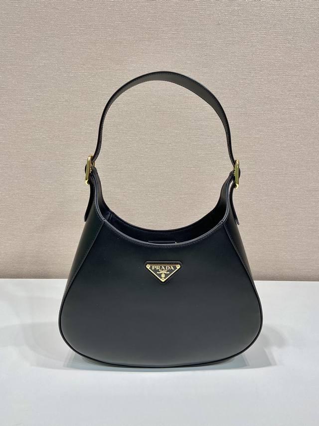 Comes With Exclusive Packaging. New Cleo1Bc179 Underarm Bag. This Crossbody Bag