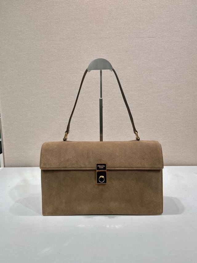 Special Counter Packaging For The New Runway Model 1Bd378A Suede This Brand-New