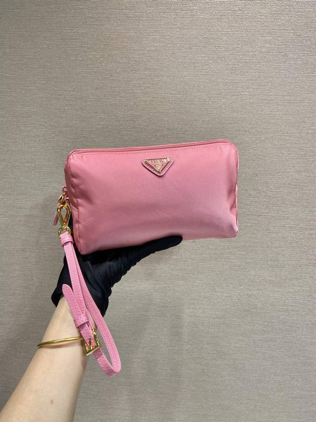 New Boxed Handbag 1Ns693 New Color This Handbag Is Crafted From Imported Nylon F
