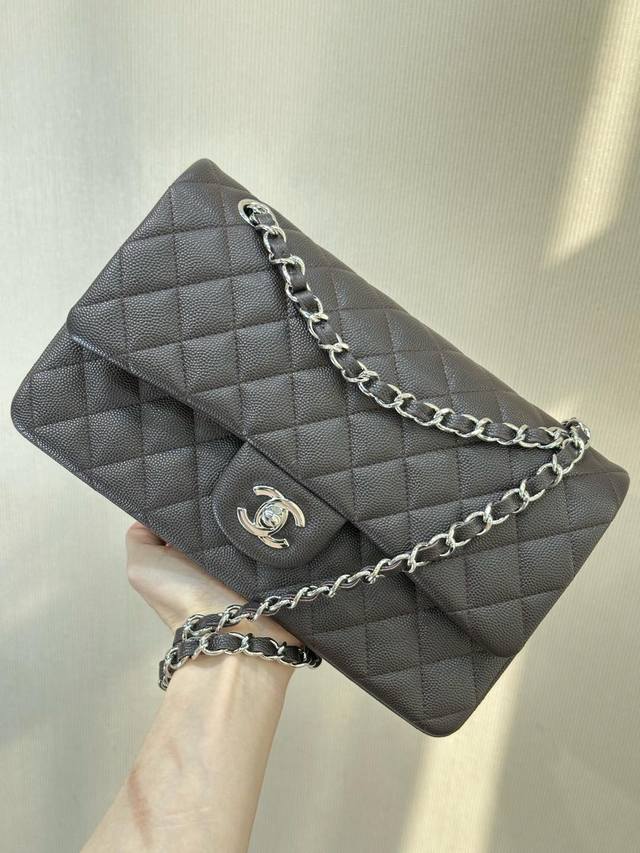 Double-Lid Bag-In-Bag Design, A Rare High-End Garment-Making Technique Crafted T