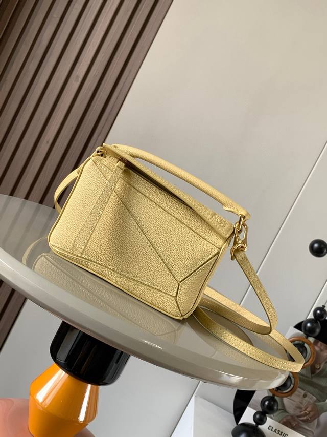 Bestselling Geometric Mini Bag 18 Cm, Imported From The Original Factory, Made O