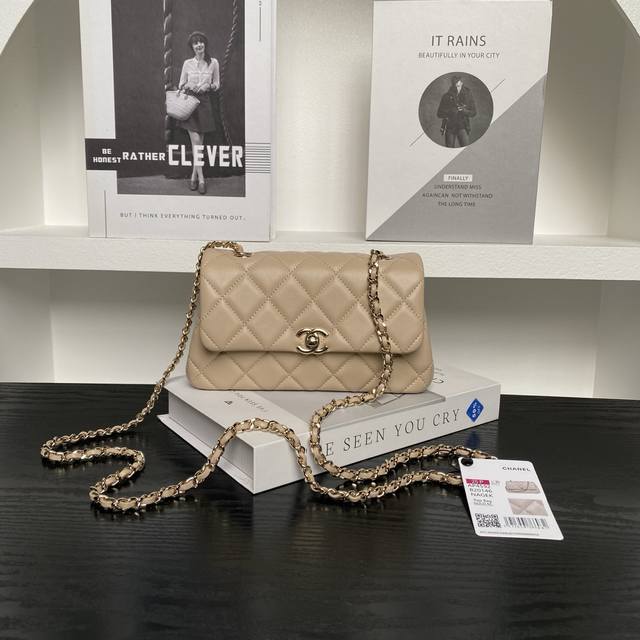 Top-Quality Original Chane125S Cf Mini Phone Case A P5930 Exudes Luxury And Eleg
