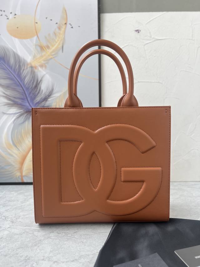 Top-Tier Original Dg Daily Series New Small Creative Tote Bag, Entirely Crafted