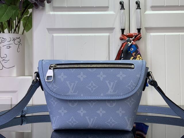 Top-Quality Original Pulse Mini Handbag M14116 Light Blue This Pulse Mini Handba