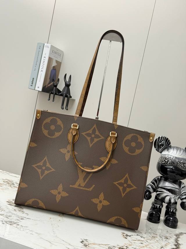 M44576 Chip Edition The New Onthego Handbag Stands Out In Monogram Giant Canvas,