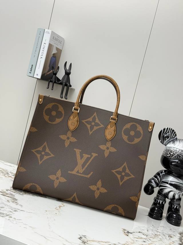 M45320 Chip Edition New Version The Onthego Handbag Stands Out In Monogram Giant