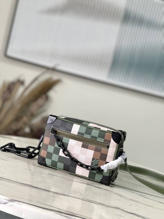 Top-Tier Authentic M24581 Men's Creative Director Pharrell Williams Draws Inspir