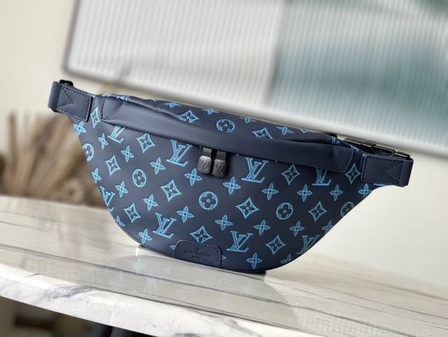 Top-Grain Leather, Premium Genuine Leather M46036 This Discovery Waist Bag Is Cr