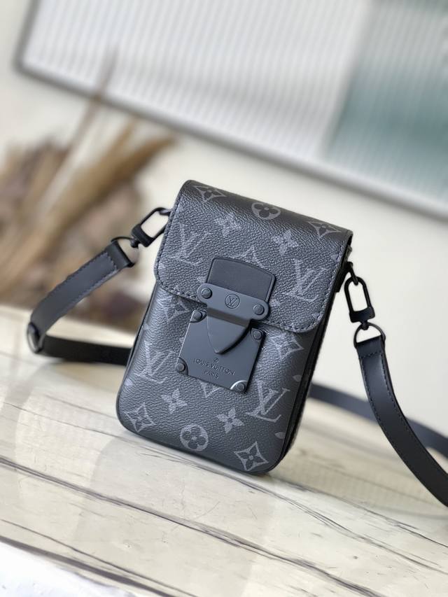 Top-Tier Authentic M82252 Black Flower New S-Lock Vertical Wearable Wallet Featu
