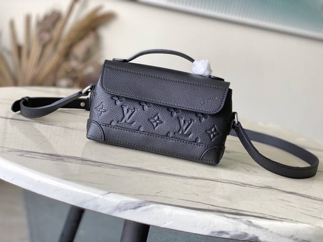 Top-Grain Leather, Premium Original Piece M13888 This Steamer East West Mini Han