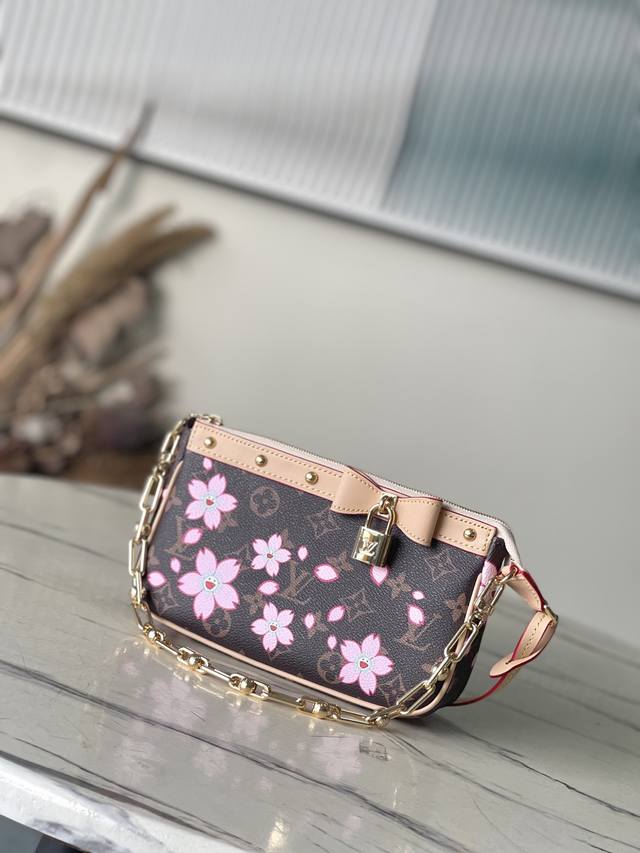 Top-Grade Original M13666 This Pochette Accessoires Handbag Features Louis Vuitt