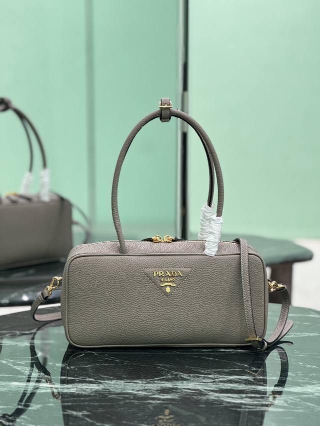 Long-Handled Handbag, Small Elegant Geometric Lines Define The Refined Silhouett