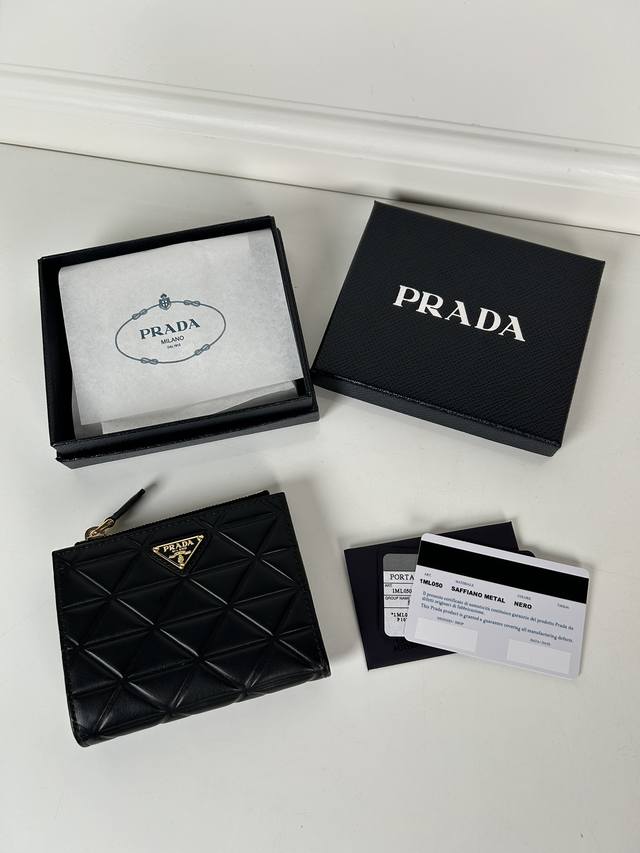 P-Brand Unisex Short Wallet, Nappa Leather Embossed Pattern, Model 1Ml050, Made