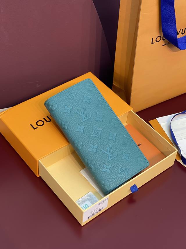 M14251 New Green! Made From Top-Grain Cowhide Leather, The Brazza Wallet Feature