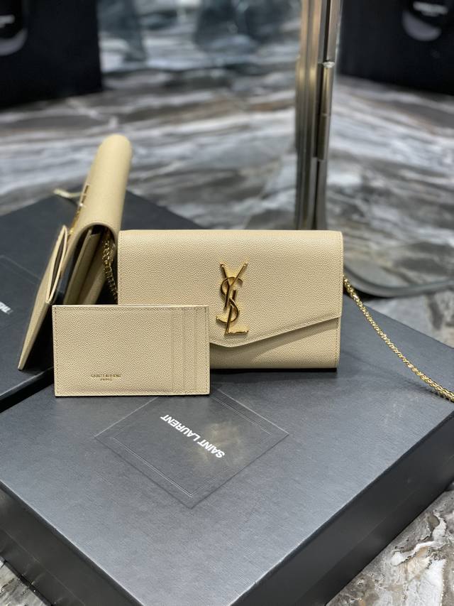 Mini Envelope Bag 's Classic Iconic Metal Logo, Paired With A Removable Chain Sh