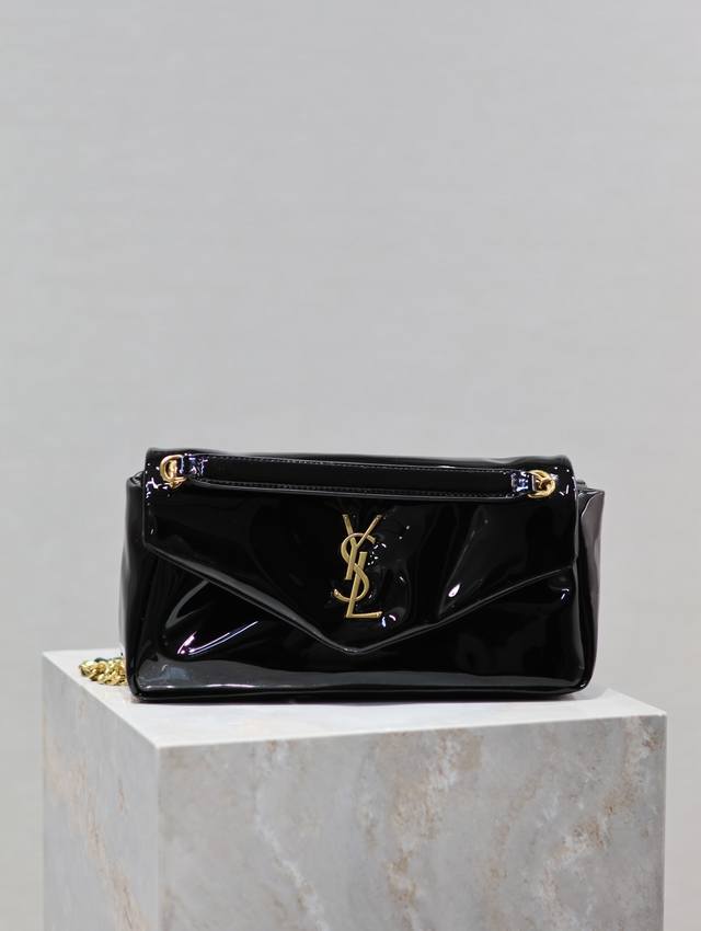 Calypso_Lacquered Leather Chain Bag Made From Imported Italian Lacquered Leather