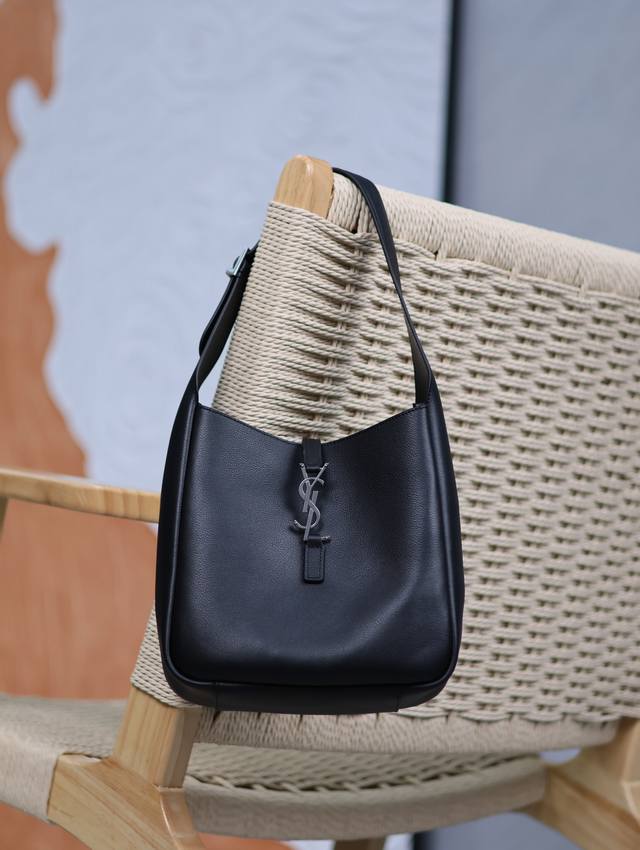 Genuine Leather Black Silver Buckle_ Best-Selling Le 5A7 Underarm Bag This Year'
