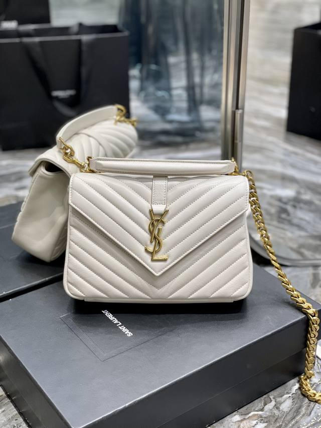White Gold Buckle Sheepskin_ Classic Messenger Bag, A Fiery Hot Style At 24Cm, A