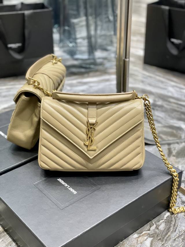 Apricot Gold Buckle Lambskin_ Classic Messenger Bag, A Sizzling Hot 24Cm Design,