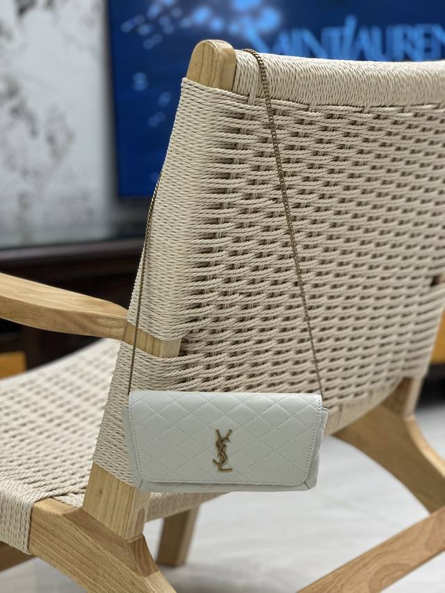 Gaby_Phone Bag Chain Bag An Extremely Practical Small Bag Made From Italian Impo