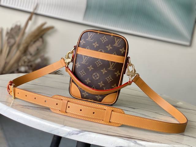 Top-Tier Authentic Piece M14013 In The Spring/Summer Collection, Pharrell Willia