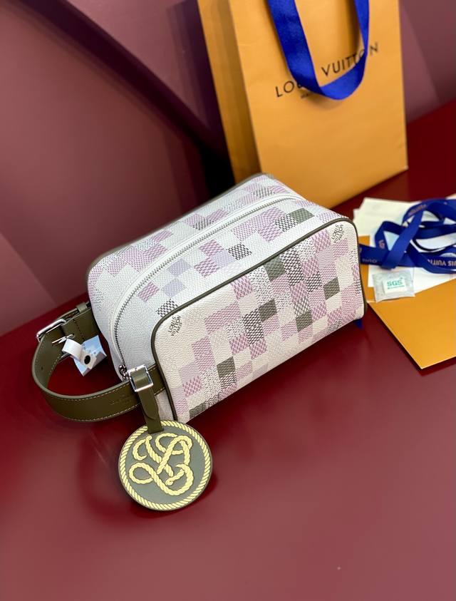 N00112 Marseille Green! Locker Dopp Kit Toiletry Bag. This Locker Dopp Kit Toile