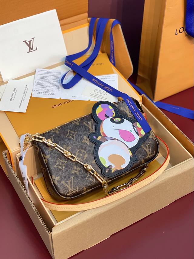 M13440 Chip Edition!This Pochette Accessoires Handbag Is Crafted From Monogram C