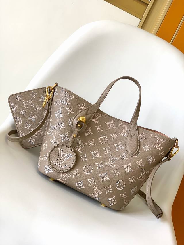 M23758 Top-Quality Original Design. This Blossom Small Tote Bag From The Mahina