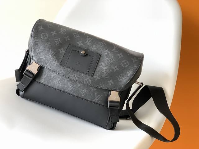 Top-Tier Original M40511 Inspired By Classic Collegiate Style! This Medium-Sized