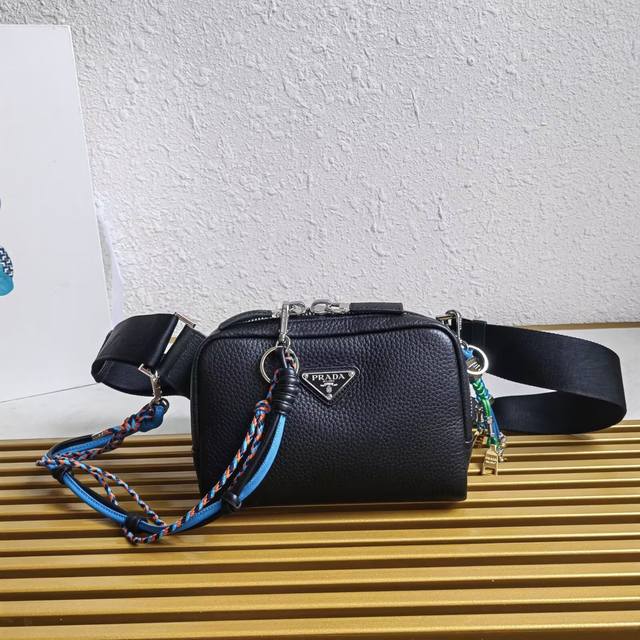 Top-Quality Genuine Leather New Chest Bag 2Vh184 Small Size This Leather Shoulde