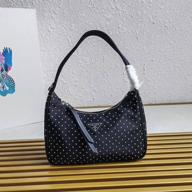 Top-Quality Original Design New Studded Hobo 2025 Latest Model 1Ne515 Studs, The