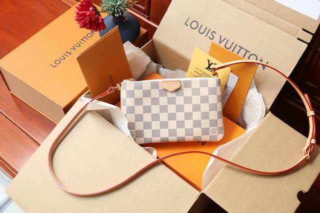 Top-Tier Authentic M60 Double Zip Pochette Handbag. This Double Zip Pochette Han