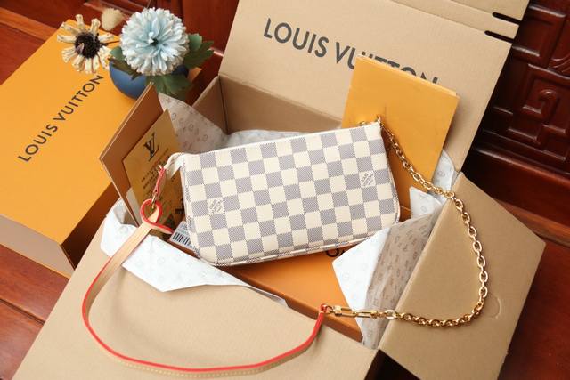 M82766 White Checkered New Version Mahjong Bag Series Pochette Accessoires Handb