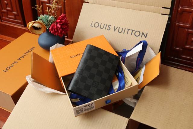 Original M64501 Passport Holder The Perfect Companion For Fashionable Travel. Lu