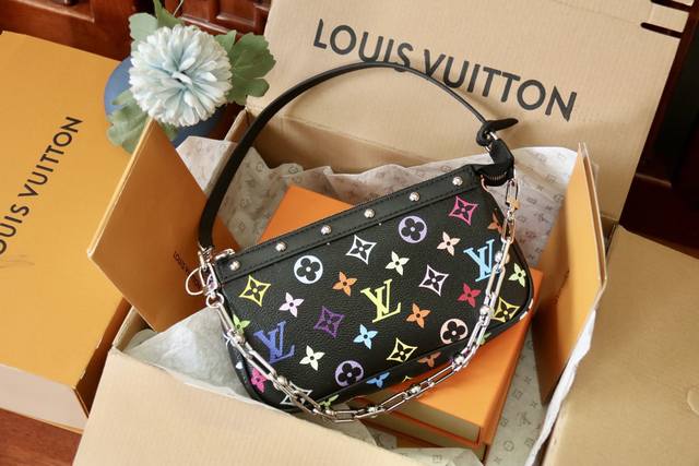 Top-Tier Authentic M13404 Black Color Pochette Accessoires Handbag Crafted From