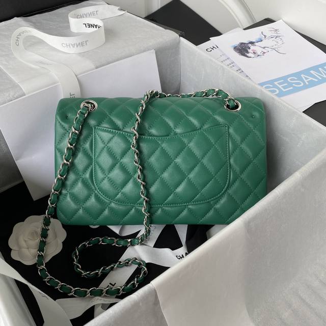 Agate Green French High-End Custom-Made Chane1 Classic Flap Bag A01112 Embodies