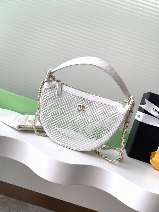 25S Lace Mesh Moon Bag In Red A Summer Must-Have That Breaks The Mold With Its B