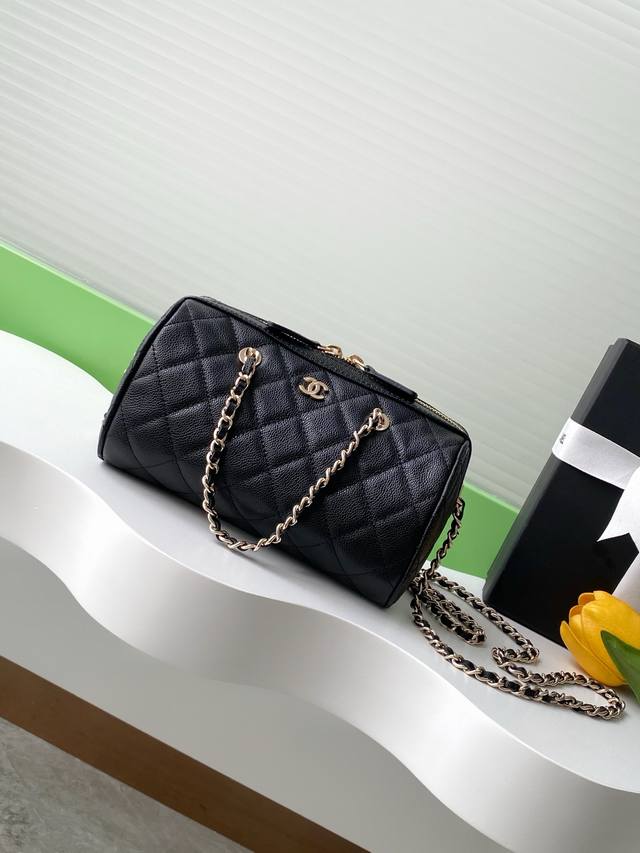 25P Spring/Summer Bowling Series Exudes Luxury. The Ball-Textured Leather Is Pai