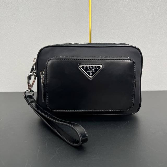 New Men's Handbag 2Vf041 This Men's Handbag Is Crafted From Innovative Recycled