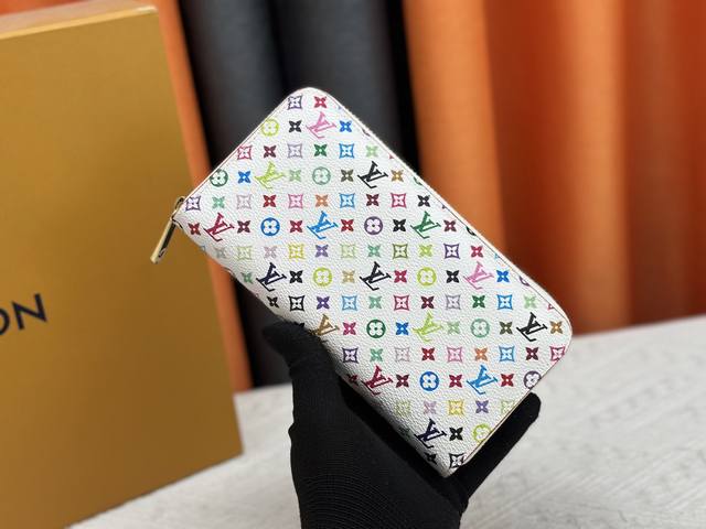 Wallet M60017 M13922 This Versatile Zipper Wallet, Crafted From Monogram Canvas