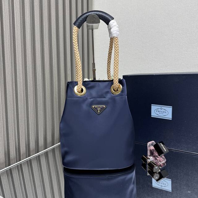 Authentic Grade Top-Tier Original Order New Bucket Bag 1Be082 Runway Style This