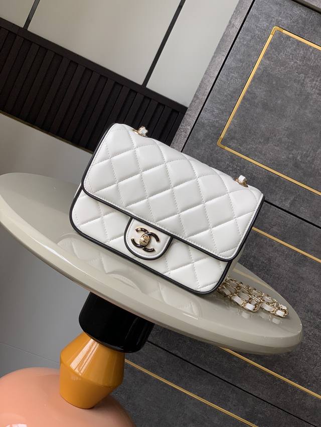 Authentic Quality.Chanel Classic Reimagined! Black And White Diamond-Quilted Cha