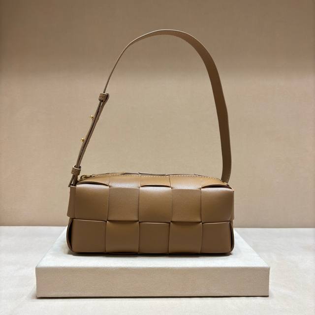 Authentic Grade Autumn/Winter Stunning Underarm Bag, Redefining The Concept Of U