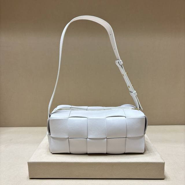 Authentic Grade Autumn/Winter Stunning Underarm Bag, Redefining The Underarm Bag