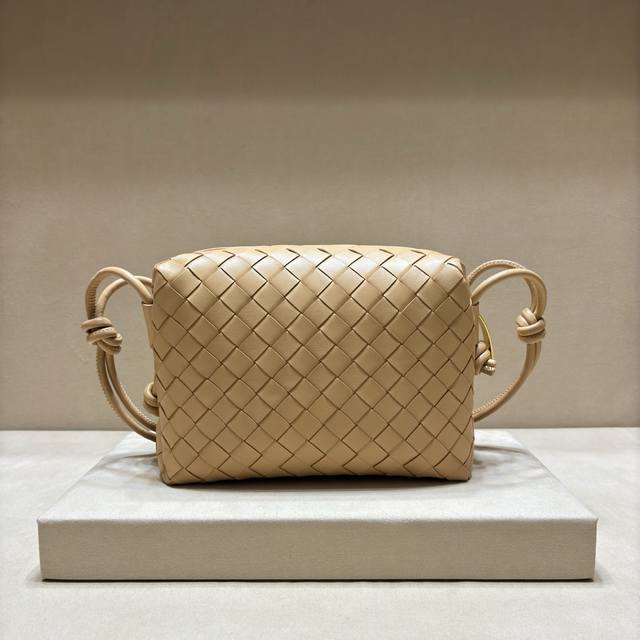 Authentic Quality New Woven Small Square Bag The Existing Styles Are More Trendy