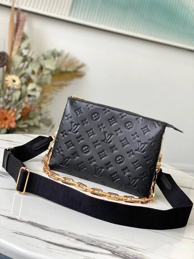 Top-Tier Original M57 Black Coussin Small Handbag Made A Stunning Debut At The S