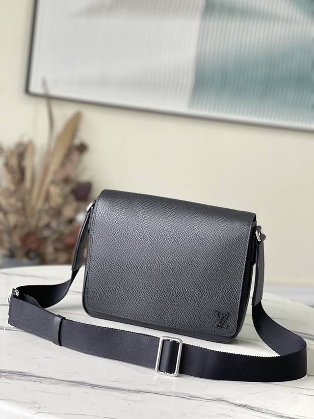 Top-Tier Original M30850 Black This District Small Messenger Bag Is Crafted From
