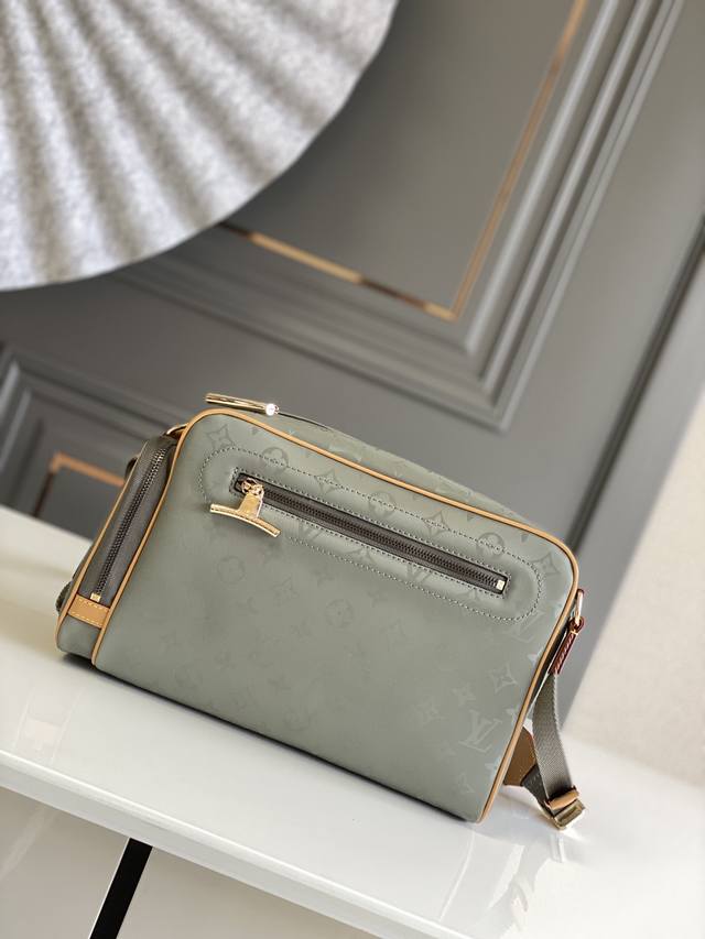 Top-Tier Original Factory Camera Bag M43884 Lambre This Camera Bag Is Crafted Fr