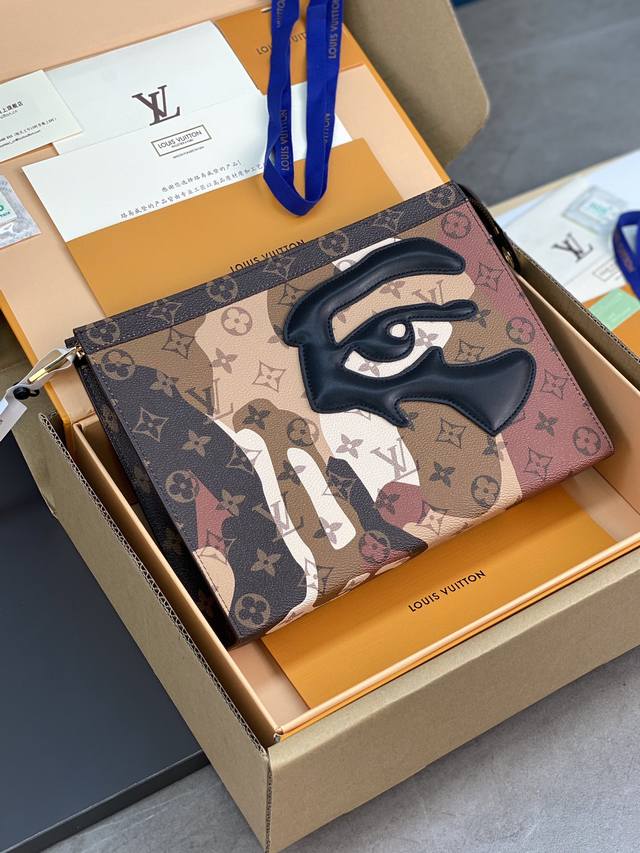 Top-Quality Original M82589 Vintage! Pochette Voyage Handbag. This Pochette Voya