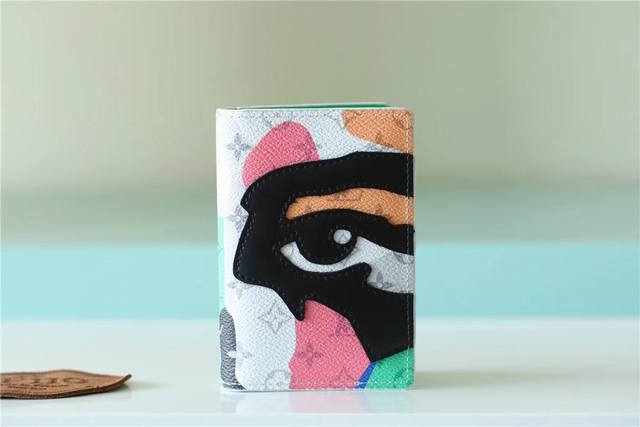 Top-Tier Authentic White Flower Card Case Featuring The